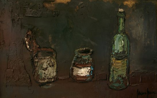 Objetos Tres recipientes: un frasco, un tarro y una botella, con tonos oscuros y texturas rústicas.